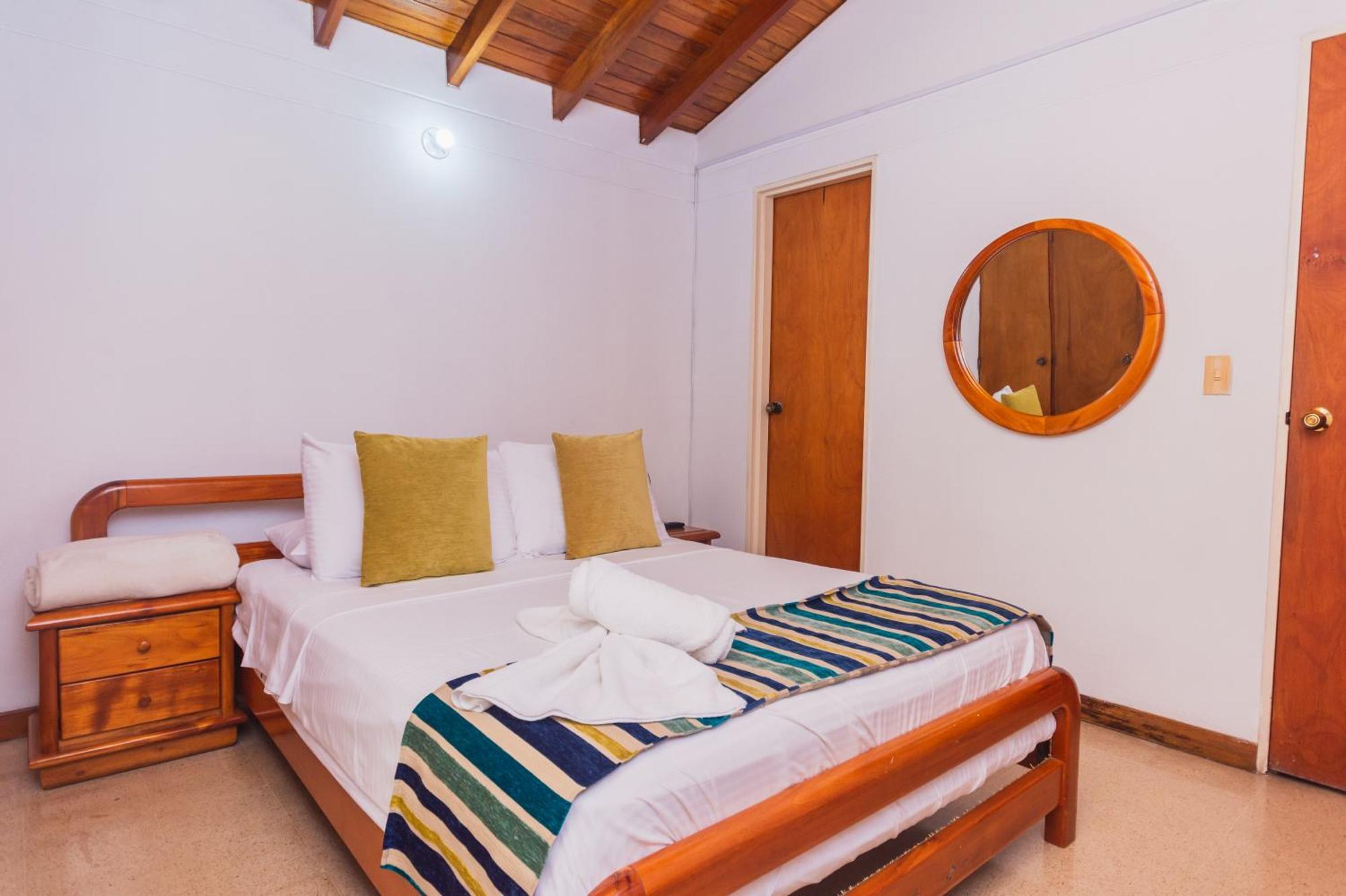 Hotel Guatatur Guatape Exterior photo