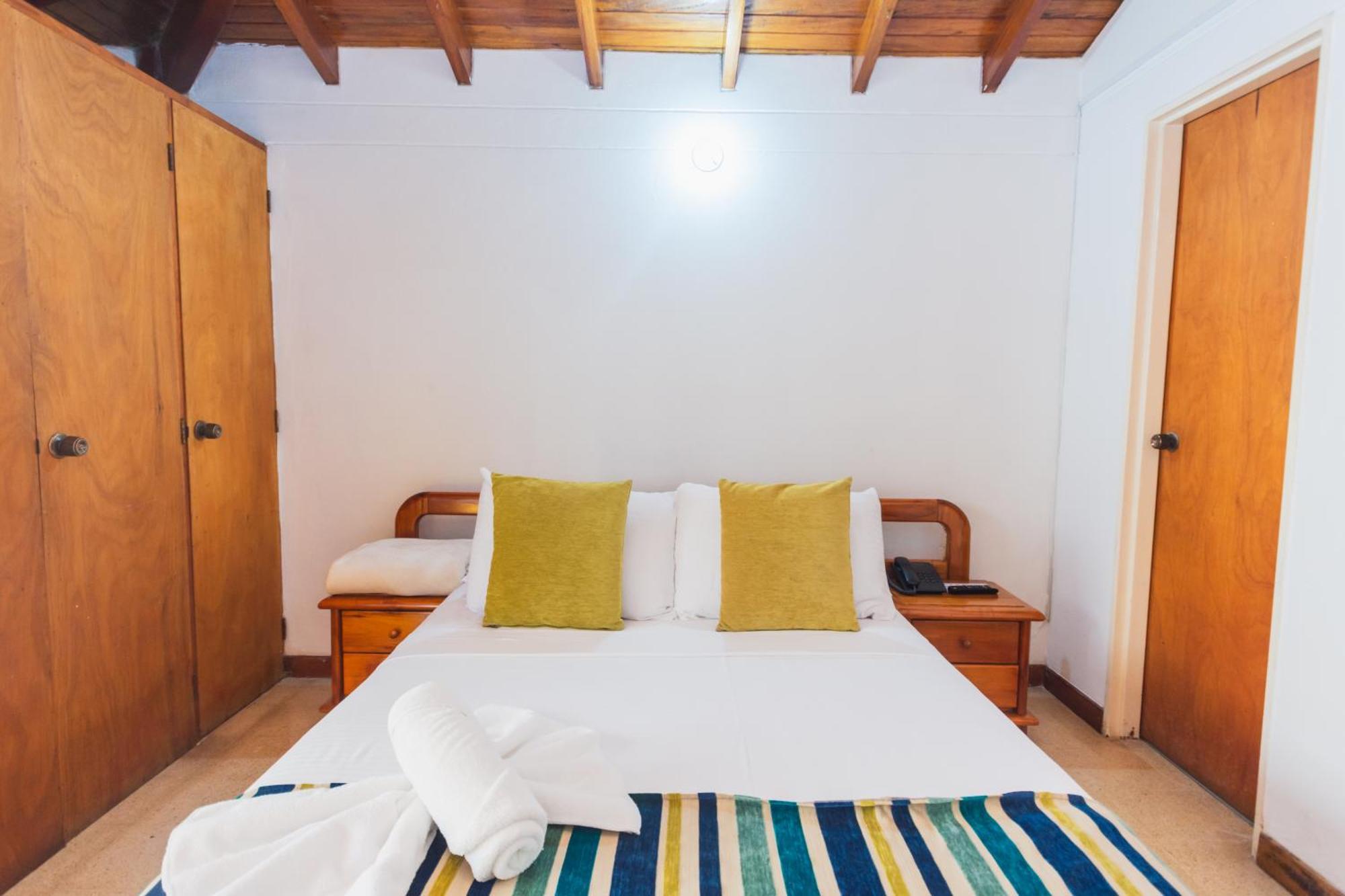 Hotel Guatatur Guatape Exterior photo
