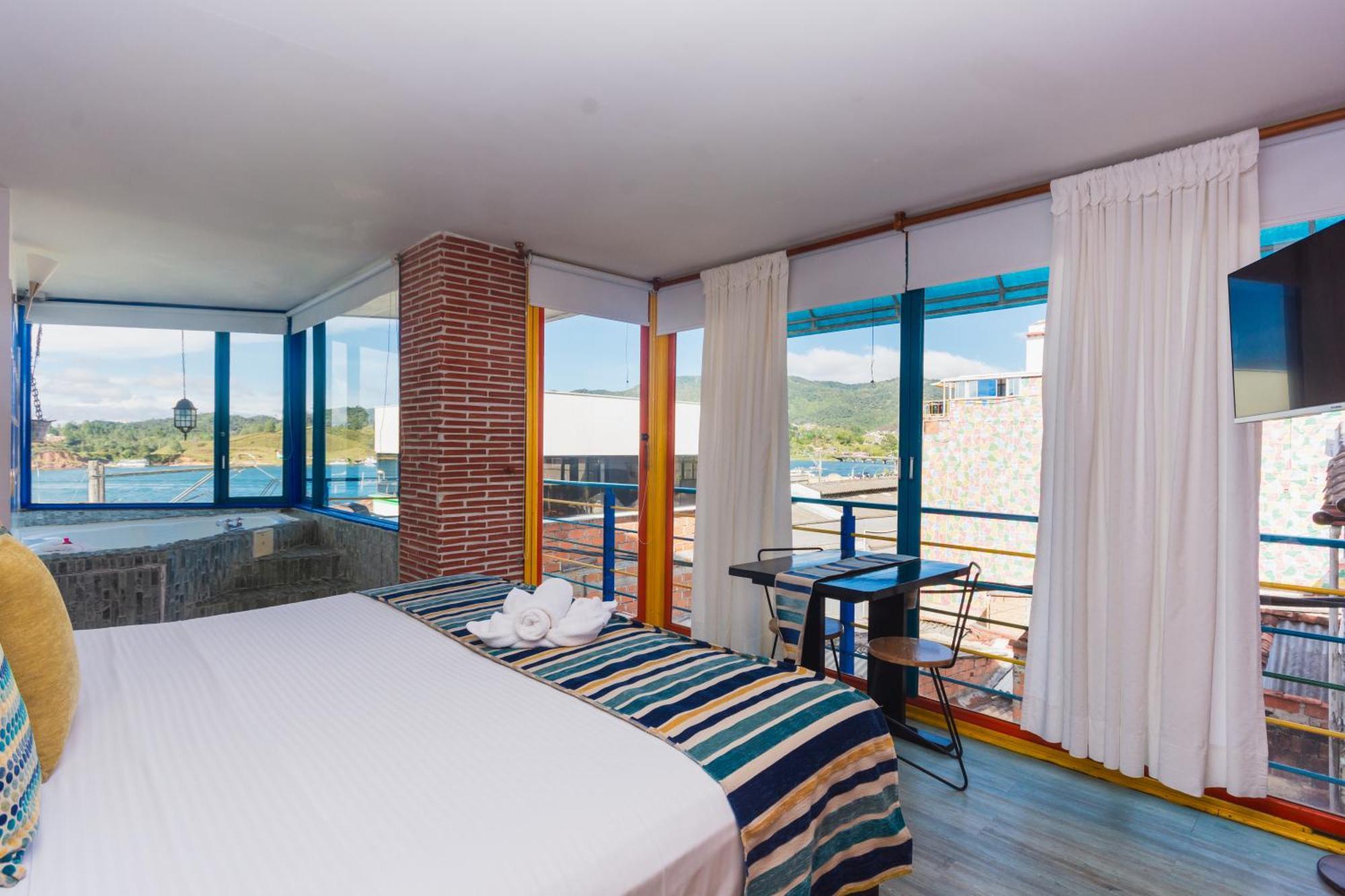 Hotel Guatatur Guatape Exterior photo